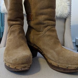 Brown/Tan Suede UGG Amoret booties with clog heel